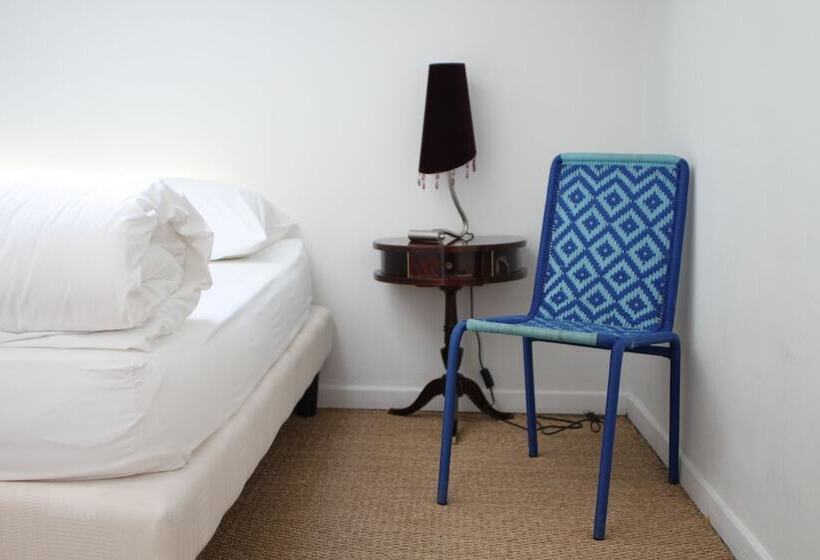 اتاق اکونومی, Cassis Hostel Les Heures Claires
