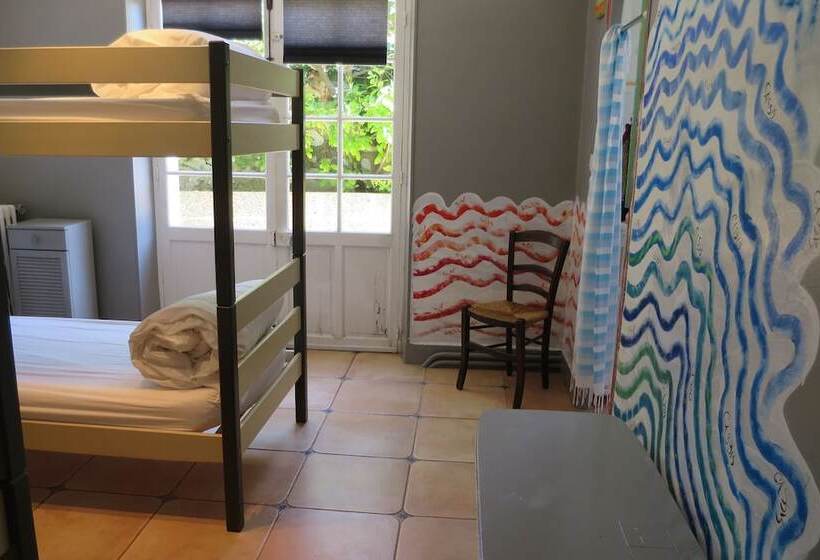 تختخواب در اتاق مشترک, Cassis Hostel Les Heures Claires
