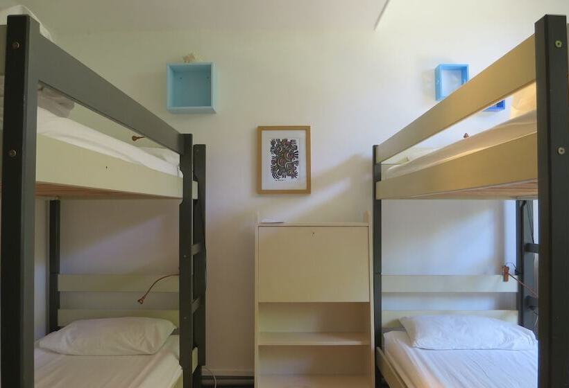 تختخواب در اتاق مشترک, Cassis Hostel Les Heures Claires