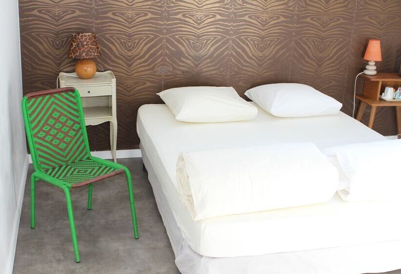 اتاق استاندارد, Cassis Hostel Les Heures Claires