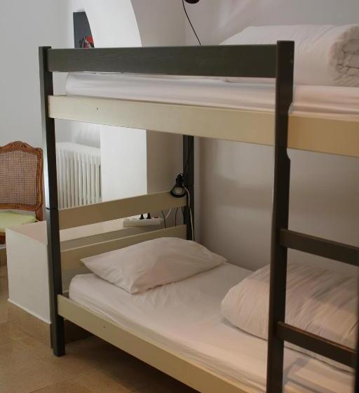 تختخواب در اتاق مشترک, Cassis Hostel Les Heures Claires