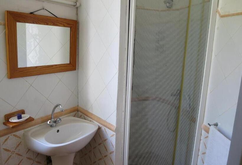 تختخواب در اتاق مشترک, Cassis Hostel Les Heures Claires