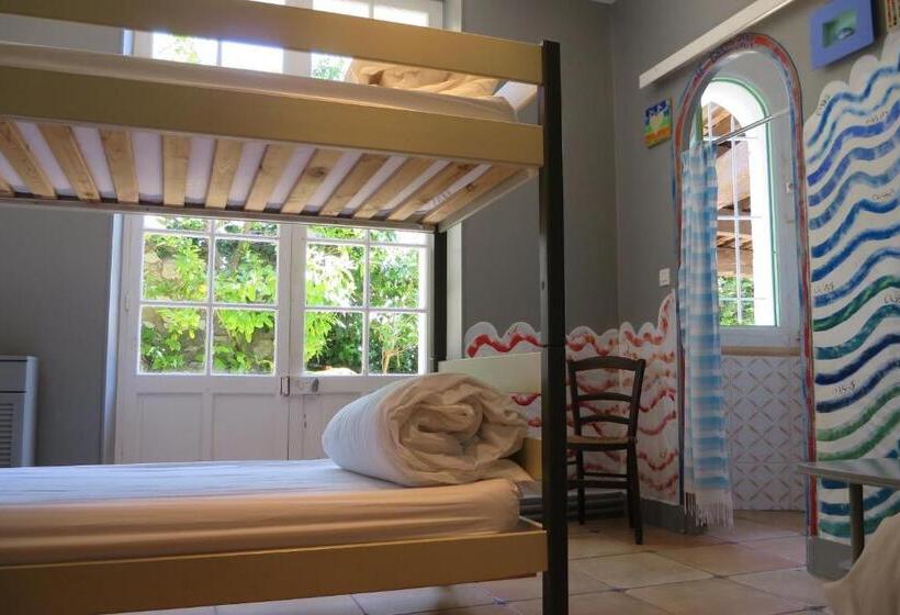 تختخواب در اتاق مشترک, Cassis Hostel Les Heures Claires