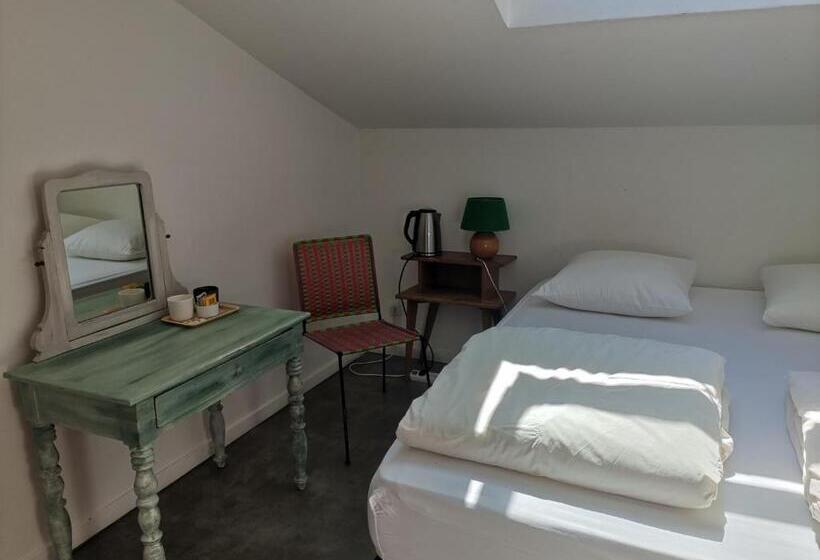 اتاق استاندارد, Cassis Hostel Les Heures Claires