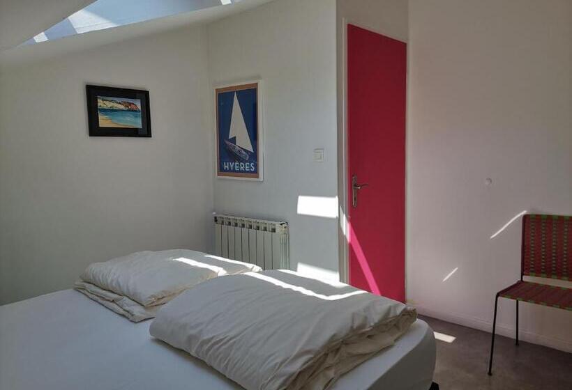 اتاق استاندارد, Cassis Hostel Les Heures Claires