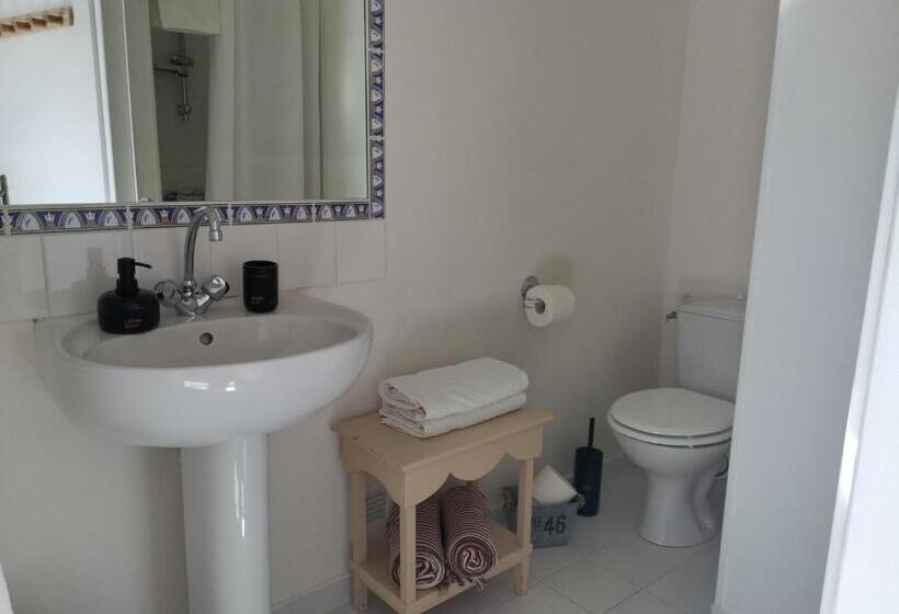 اتاق استاندارد, Cassis Hostel Les Heures Claires