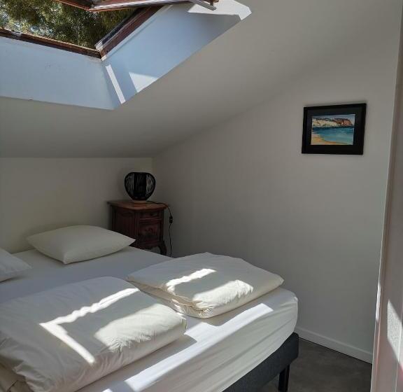 اتاق استاندارد, Cassis Hostel Les Heures Claires