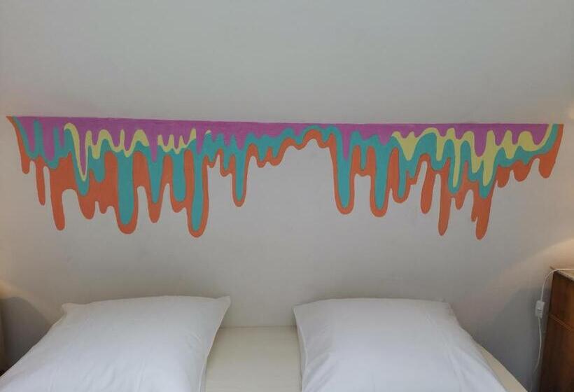 اتاق استاندارد با سرویس بهداشتی مشترک, Cassis Hostel Les Heures Claires