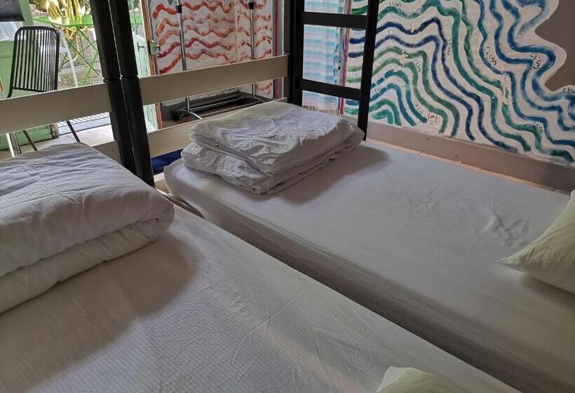 اتاق اکونومی, Cassis Hostel Les Heures Claires