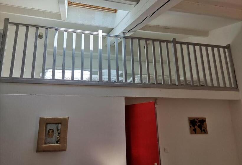 اتاق استاندارد چهارنفره با سرویس بهداشتی مشترک, Cassis Hostel Les Heures Claires