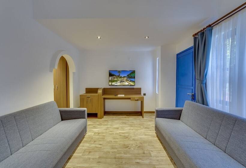 Семейный Номер, Risus Garden Marina