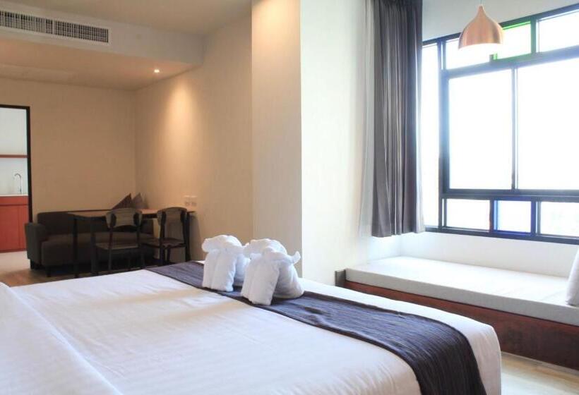스탠다드 스튜디오 킹침대, Monkham Village Hat Yai