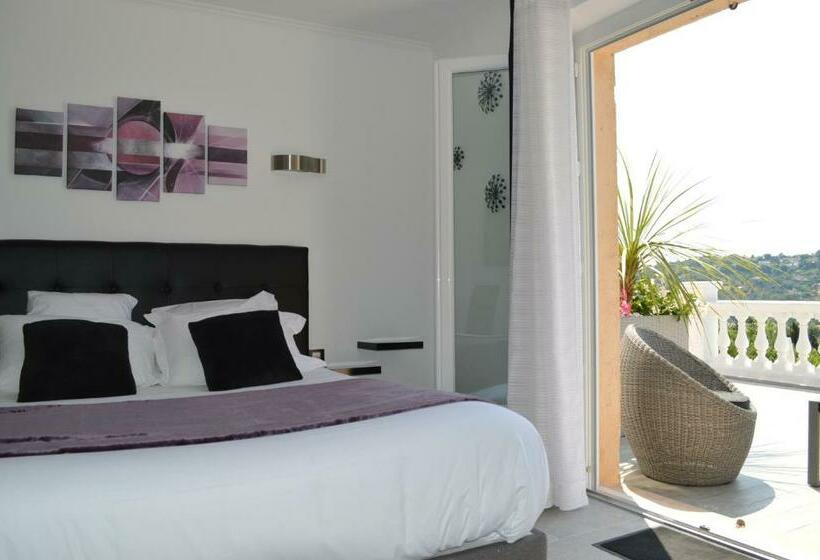 Номер Deluxe Вид на Море Боковой, Villa La Terre Des Lauriers B&b