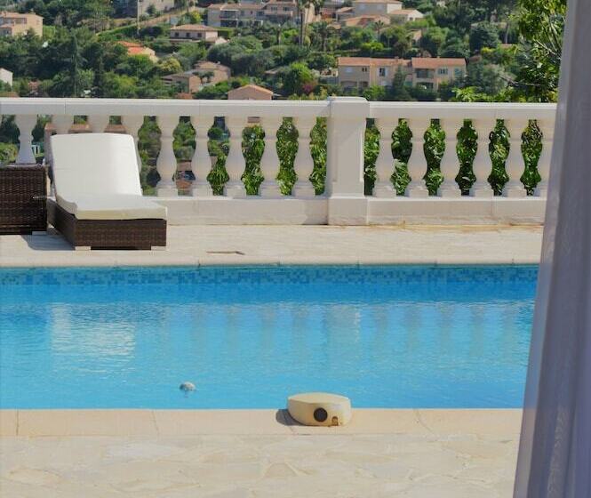 Номер Deluxe Вид на Море Боковой, Villa La Terre Des Lauriers B&b