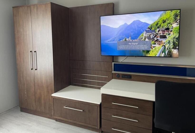 Люкс Deluxe Кровать Кинг, Luxor Inn & Suites, A Travelodge By Wyndham