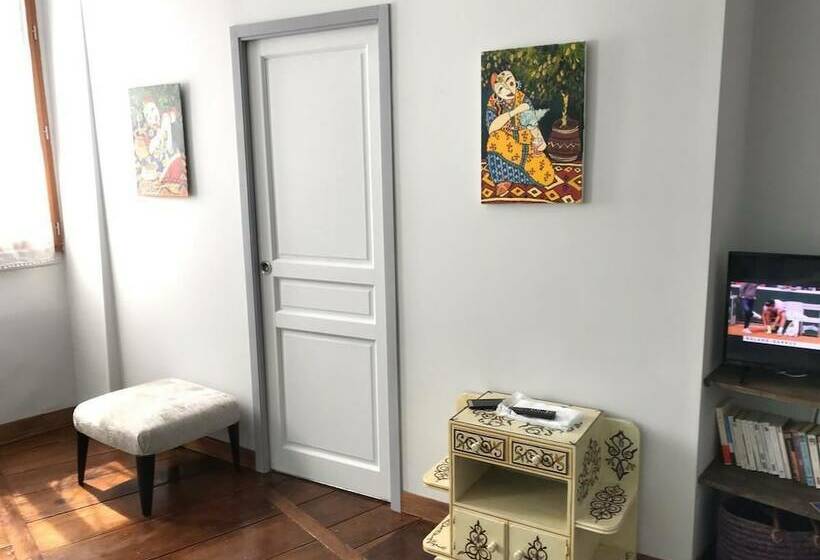Quarto Estandar, Aux Rosiers