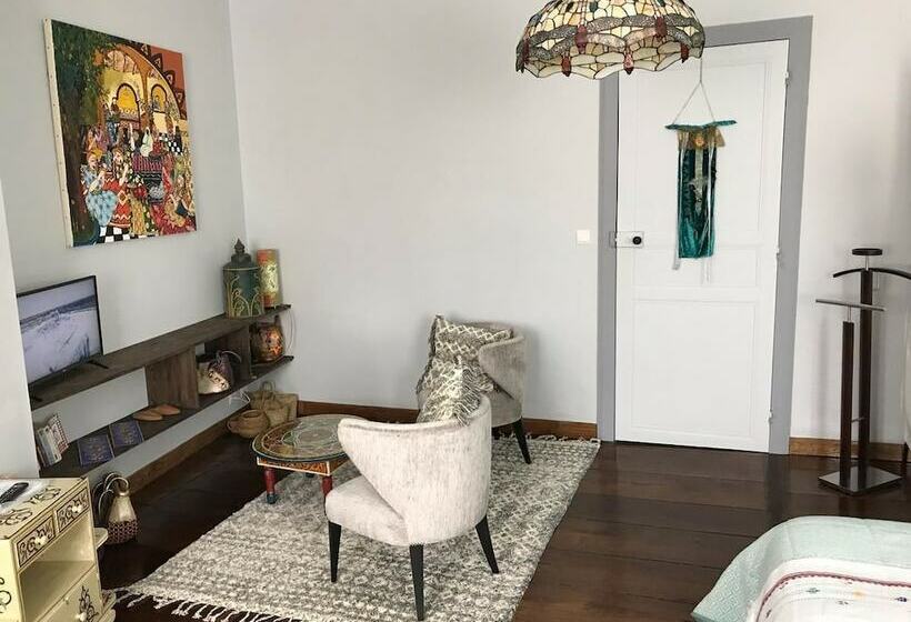 Quarto Estandar, Aux Rosiers