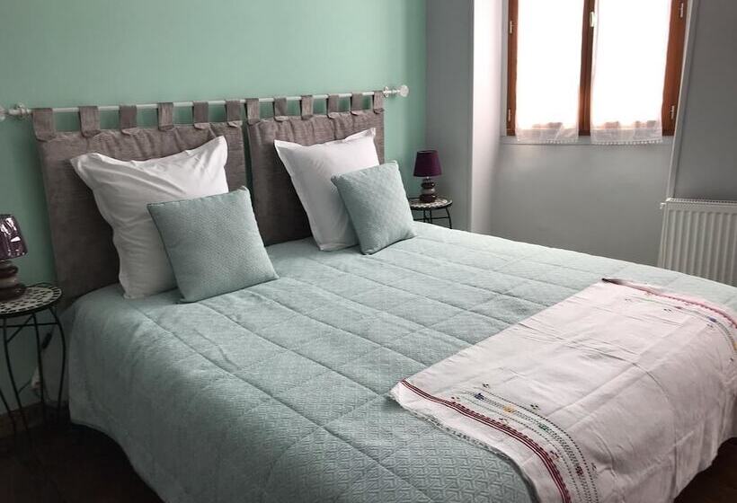 Quarto Estandar, Aux Rosiers