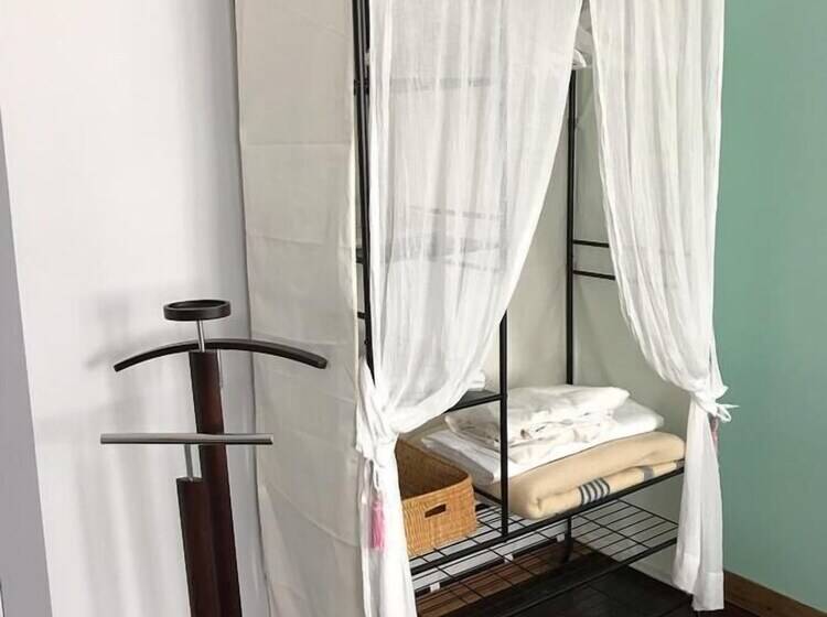 Quarto Estandar, Aux Rosiers