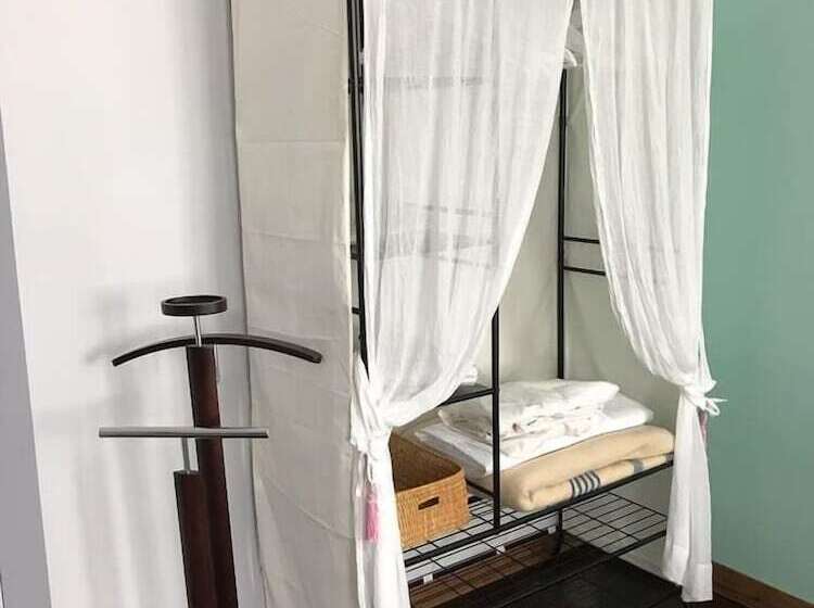 Quarto Estandar, Aux Rosiers