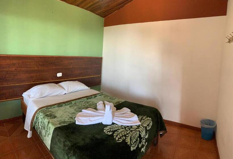اتاق استاندارد با سرویس بهداشتی مشترک, Cabinas Vista Al Golffo