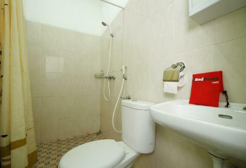 Номер Economy, Reddoorz Plus Near Plaza Indonesia