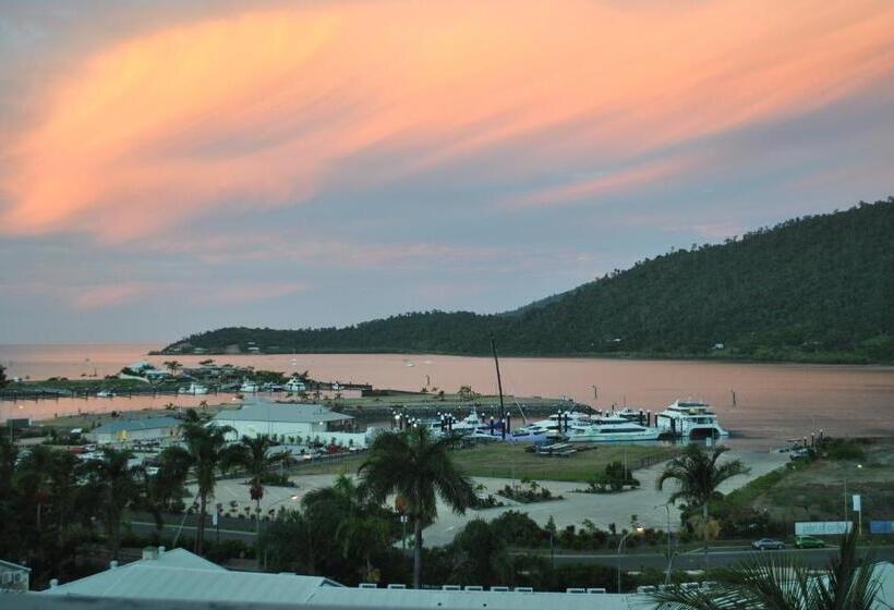 Escritório Superior, Coral Sea Vista Apartments