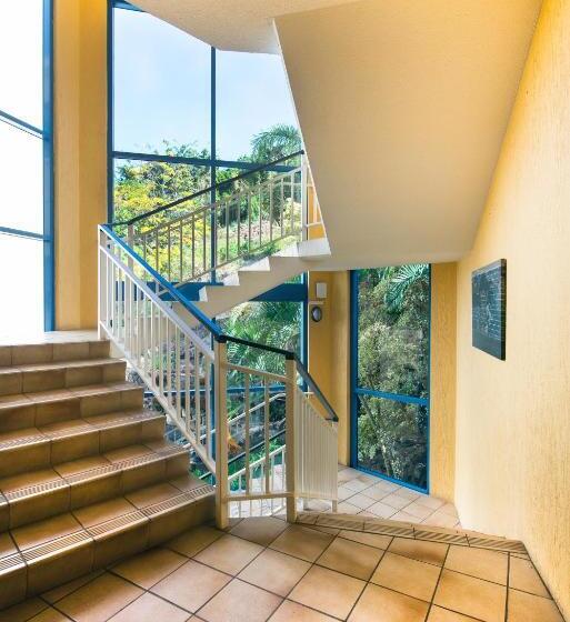 Escritório Superior, Coral Sea Vista Apartments