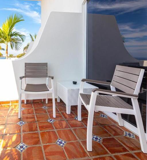 سوئیت جونیور با تخت بزرگ, The Paramar Beachfront Boutique Hotel With Breakfast Included   Downtown Malecon