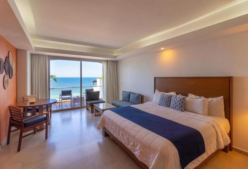 سوئیت جونیور با تخت بزرگ, The Paramar Beachfront Boutique Hotel With Breakfast Included   Downtown Malecon