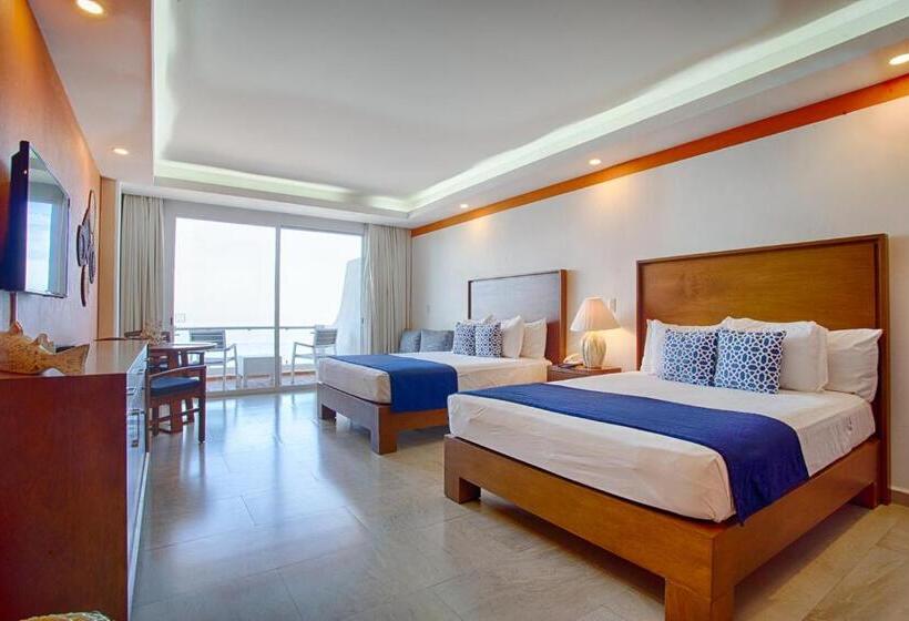 سوییت با چشم‌انداز دریا, The Paramar Beachfront Boutique Hotel With Breakfast Included   Downtown Malecon