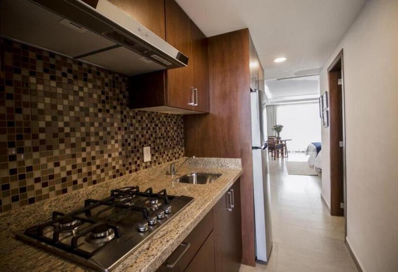 سوییت با چشم‌انداز دریا, The Paramar Beachfront Boutique Hotel With Breakfast Included   Downtown Malecon