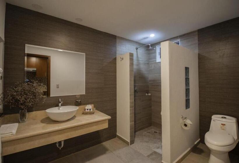 Deluxe Suite Sea View, The Paramar Beachfront Boutique Hotel With Breakfast Included   Downtown Malecon