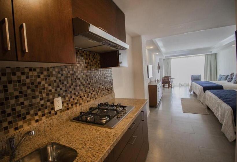 Deluxe Suite Sea View, The Paramar Beachfront Boutique Hotel With Breakfast Included   Downtown Malecon