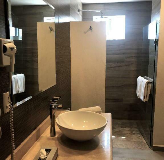 مجموعه ویستا شهر, The Paramar Beachfront Boutique Hotel With Breakfast Included   Downtown Malecon