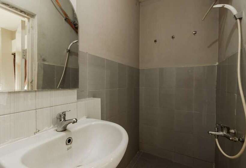 Номер Стандарт, Reddoorz Syariah Near Taman Air Mancur Bogor