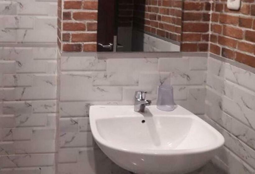 חדר דלוקס, Reddoorz Plus @ Doorman Guest House