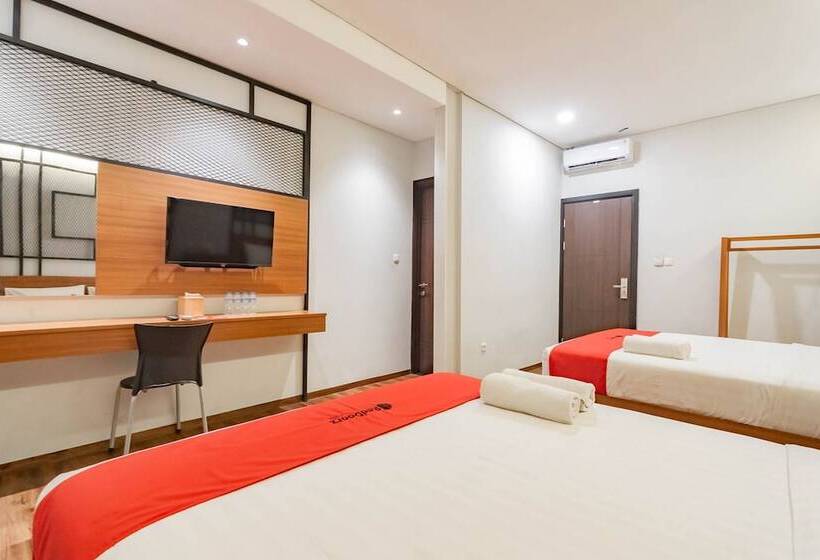 Семейный Номер, Reddoorz Plus @ Doorman Guest House