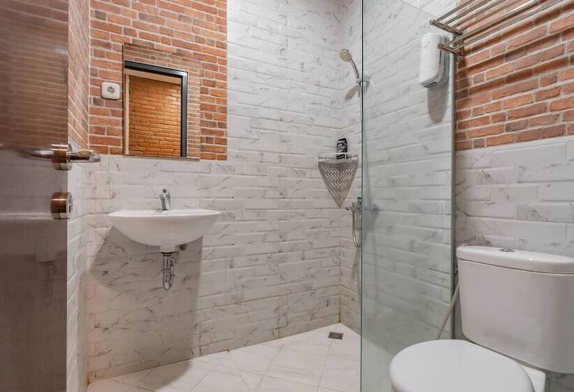 Семейный Номер, Reddoorz Plus @ Doorman Guest House