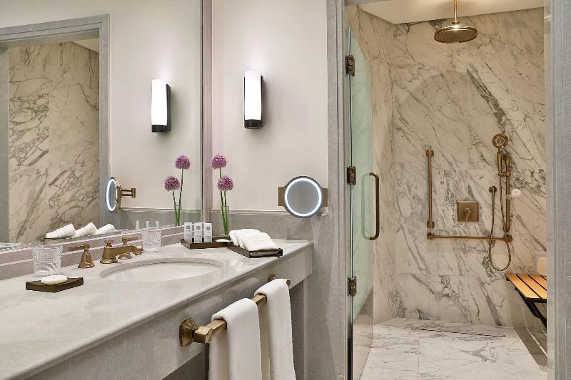غرفة ديلوكس سرير كينج, The St. Regis Amman