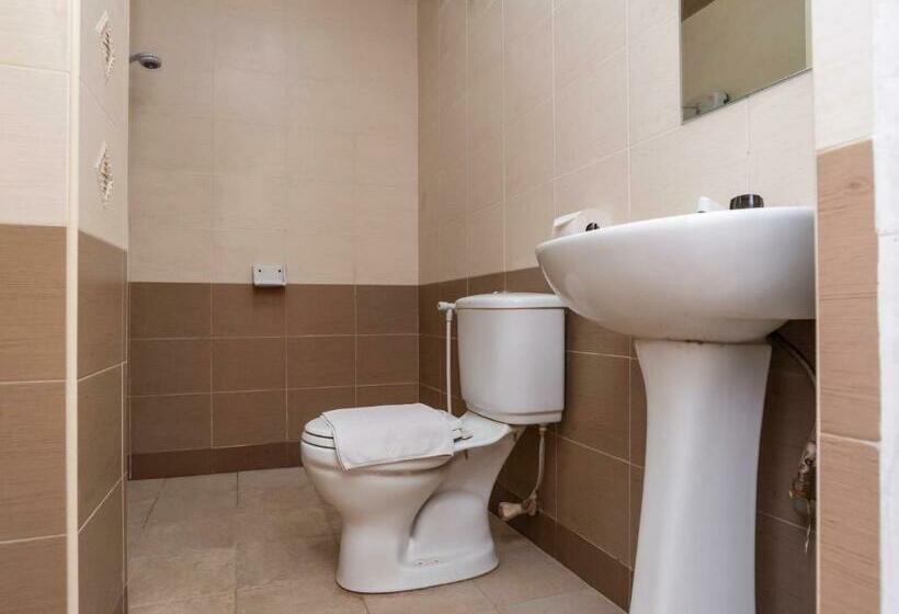 اتاق لوکس سه تخته, Neo Pegasus Hotel By Oyo Rooms
