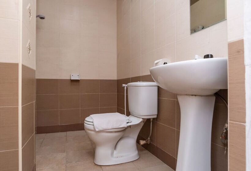 اتاق لوکس سه تخته, Neo Pegasus Hotel By Oyo Rooms