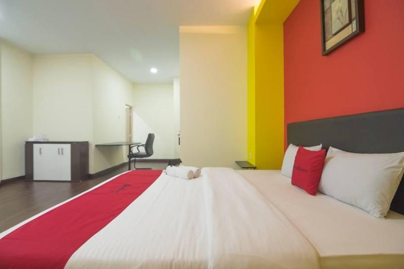 Номер Deluxe, Reddoorz Near Itc Mangga Dua