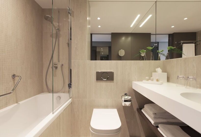 سوییت, Crowne Plaza Geneva, An Ihg