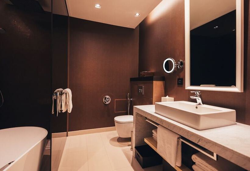 سوییت, Crowne Plaza Geneva, An Ihg