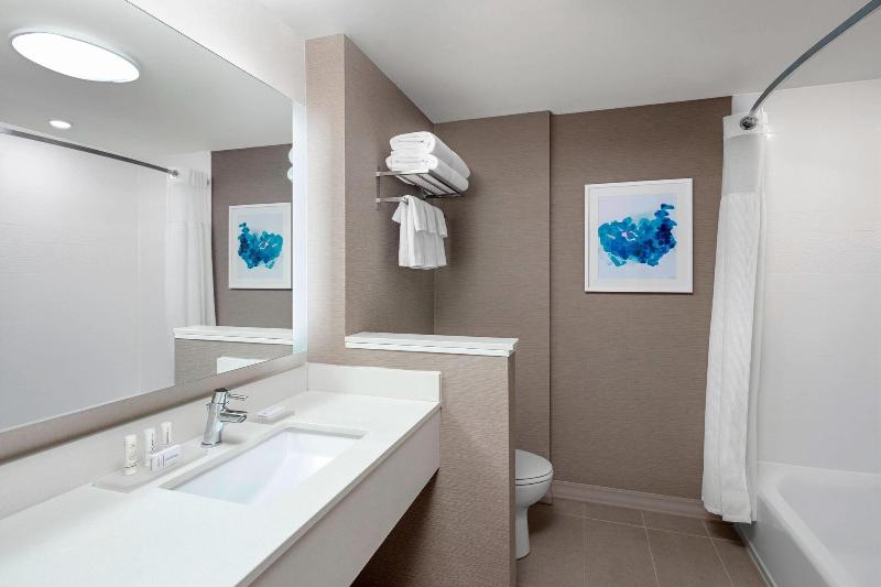 سوییت, Crowne Plaza Geneva, An Ihg