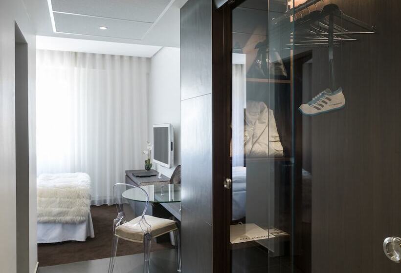 اتاق پریمیوم یک تخته, Riverton