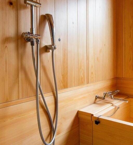 Quarto Estandar, Eph Takayama