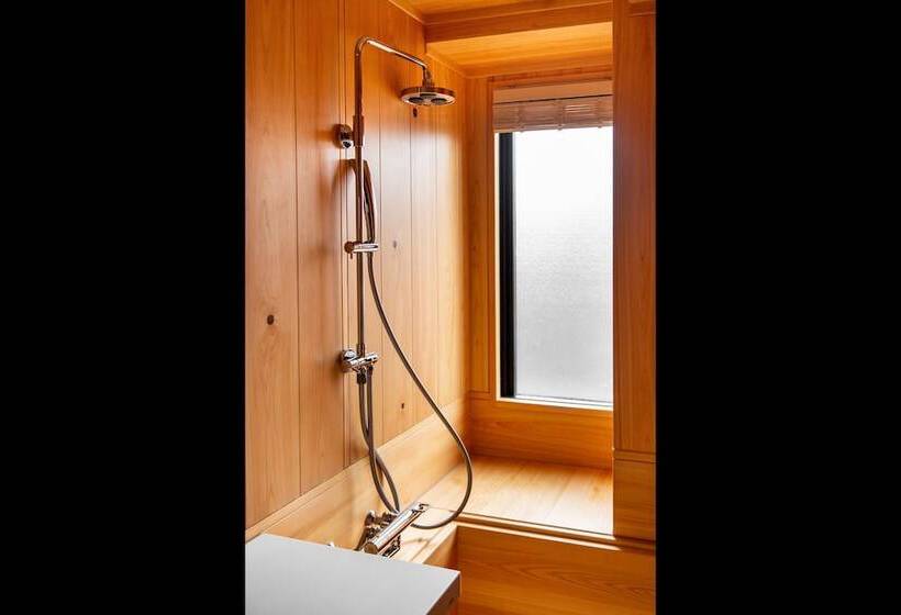 Quarto Estandar, Eph Takayama