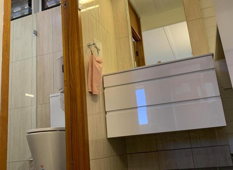 Семейный Номер, Finley Motel